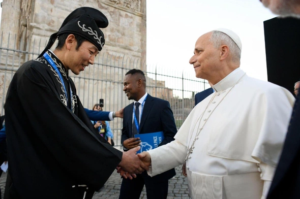 Leon XIV spotyka się z przedstawicielami innych religii