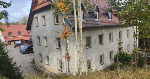 Albertówka to dom, w którym mężczyźni po przejściach odnajdują sens, wiarę i siebie. Zaczyna się życie od nowa