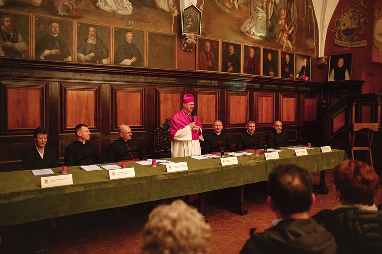 – Wielcy  mistycy  nie zawsze piszą traktaty. Czasem haftują bieliznę ołtarzową – podkreślił abp Wojda. 