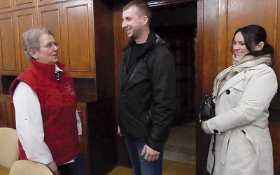 Anna Byrczek (z lewej) z uczestnikami hospicyjnego dnia otwartego.