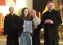 Laureaci otrzymali książki i karty podarunkowe do salonów Empik.