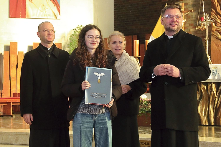 Laureaci otrzymali książki i karty podarunkowe do salonów Empik.