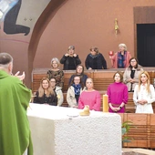 Spotkania adresowane są  do pań żyjących w małżeństwie, samotnie  czy też konsekrowanych.