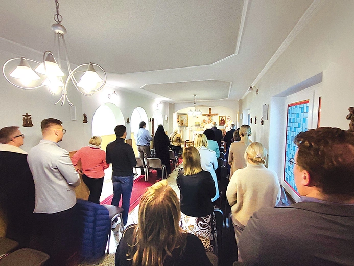 Spotkanie  wokół ołtarza  to początek  pracy Caritas  – to jest podkreślane  na każdym  kroku.