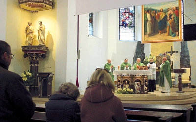 Msza w intencji ojczyzny  w kościele Świętych Apostołów Piotra i Pawła.