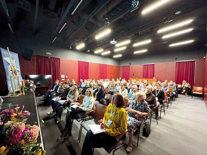  W tym roku w programie znalazły się dwa spotkania w ramach Szkoły Wiary.   