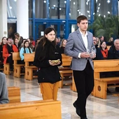 Wspólne świętowanie rozpoczęło się w kościele seminaryjno- -akademickim świadectwami absolwentów i uroczystą Mszą św.