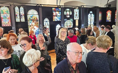 Ekspozycja zgromadziła dużą liczbę zwiedzających. 