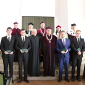 Indeksy otrzymało czterech alumnów pierwszego roku.