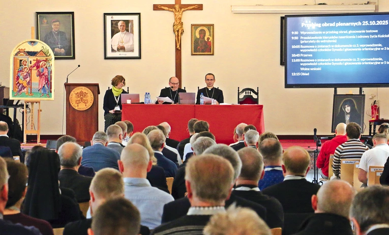 W obradach plenarnych uczestniczy 191 osób – duchownych, konsekrowanych i świeckich.