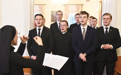 Msza św., uroczyste Gaude Mater Polonia, przemówienie rektora, informacja o działalności Instytutu Studiów Wyższych ks. dr. Dariusza Mazurkiewicza, immatrykulacja studenta pierwszego roku, wykład ks. dr. Jakuba Włodarczaka pt. „Mszał lubuski w świetle najnowszych badań bibliologicznych”, alokucja bp. Tadeusza Lityńskiego i Gaudeamus Igitur – to przebieg inauguracji roku akademickiego w diecezjalnym seminarium.