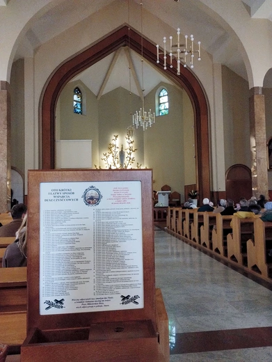 Skarbona będzie stała przez cały listopad m.in. w kościele w Słupnie.