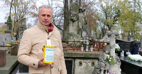 Listopadowa kwesta na cmentarzu rzymskokatolickim w Radomiu