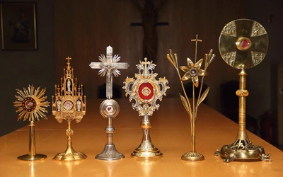 Noce świętych i bale w diecezji