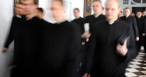 Powołani na przekór światu. Dzisiejsi klerycy to nie „uciekinierzy od życia”