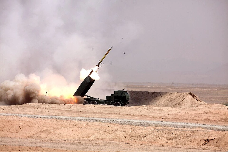 Wystrzał z wyrzutni HIMARS