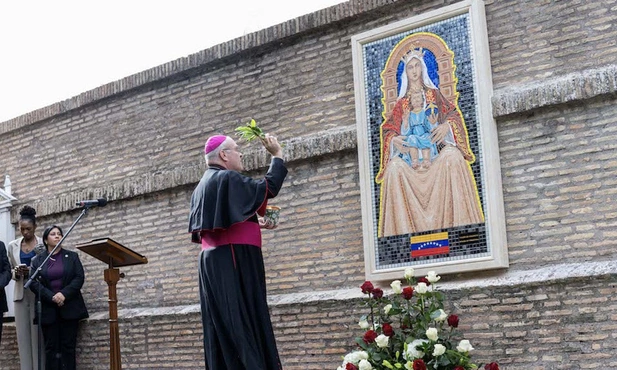  Matka Boża z Coromoto w Ogrodach Watykańskich
