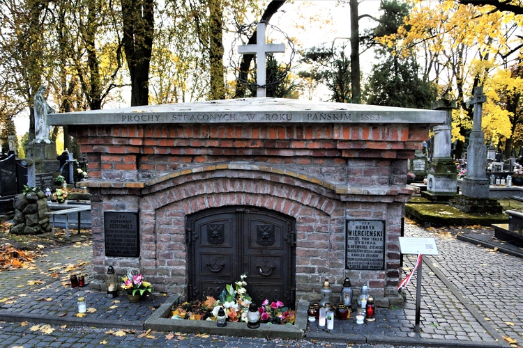 Między lipami i ciszą. Historia lubelskiego Panteonu