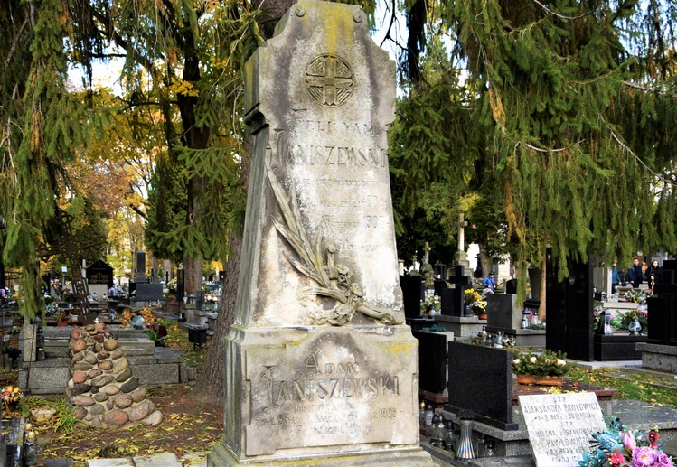 Między lipami i ciszą. Historia lubelskiego Panteonu