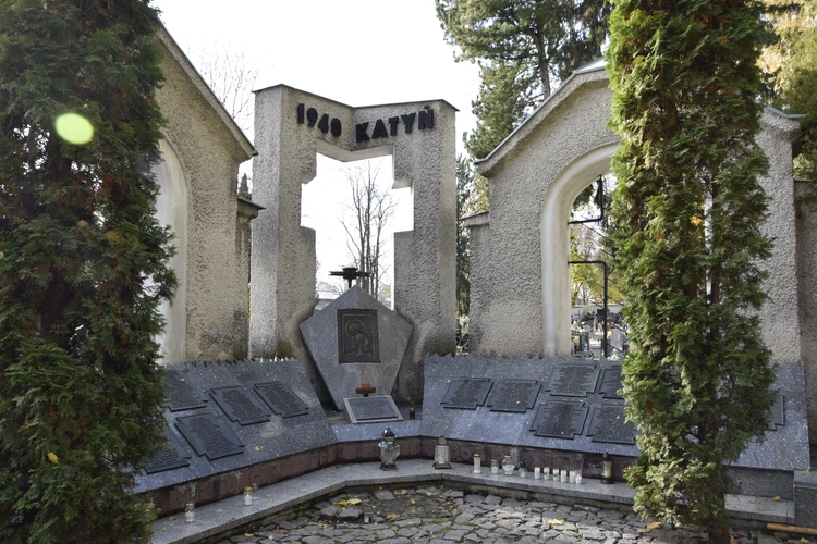 Między lipami i ciszą. Historia lubelskiego Panteonu