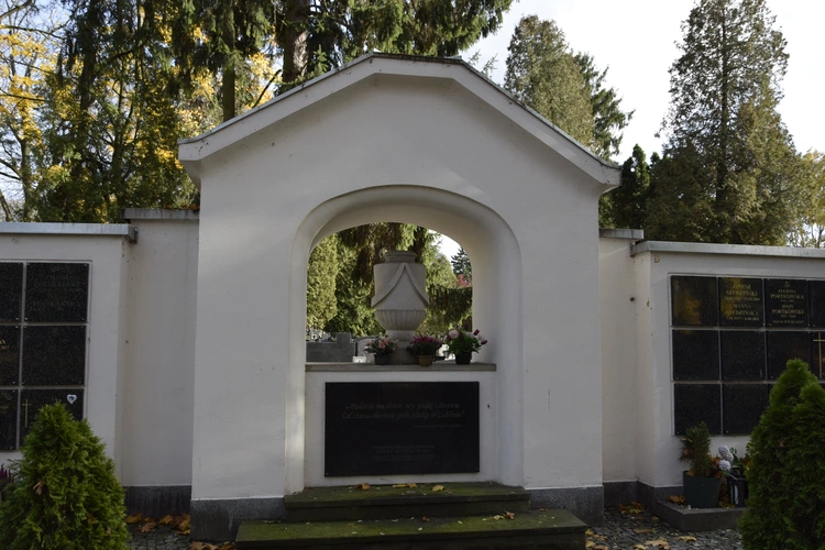 Między lipami i ciszą. Historia lubelskiego Panteonu