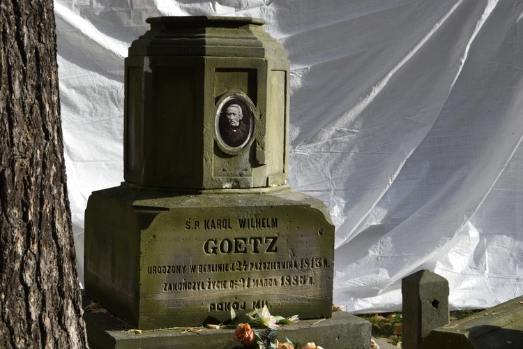 Między lipami i ciszą. Historia lubelskiego Panteonu