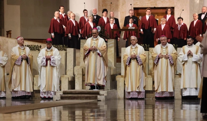 Abp Andrzej Przybylski: spod progu Katedry wypływa łaska, która nas ożywia i uświęca