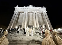 Katowice. 70 lat katedry Chrystusa Króla i błogosławieństwo tympanonu