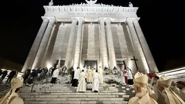 Katowice. 70 lat katedry Chrystusa Króla i błogosławieństwo tympanonu