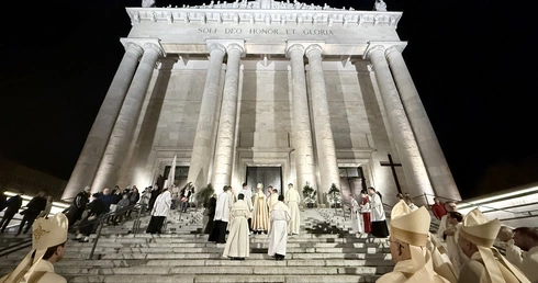 Katowice. 70 lat katedry Chrystusa Króla i błogosławieństwo tympanonu