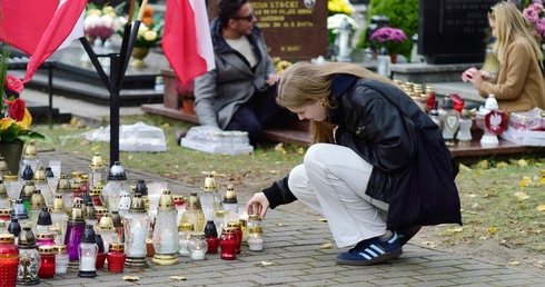 Uroczystość Wszystkich Świętych - nabożeństwa na cmentarzach