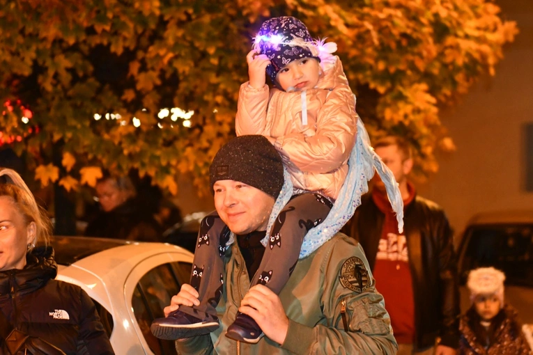 Korowód ze śiętymi na ulicach Świebodzina