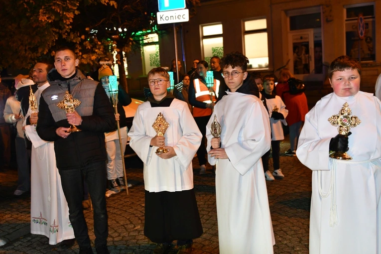 Korowód ze śiętymi na ulicach Świebodzina