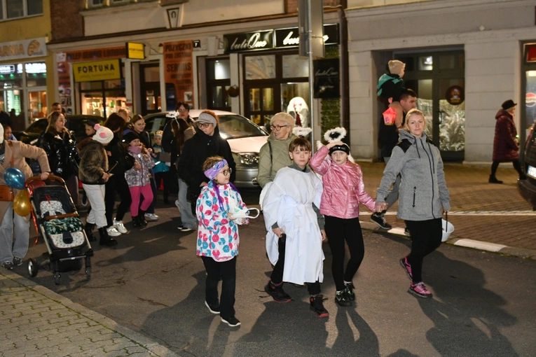 Korowód ze śiętymi na ulicach Świebodzina