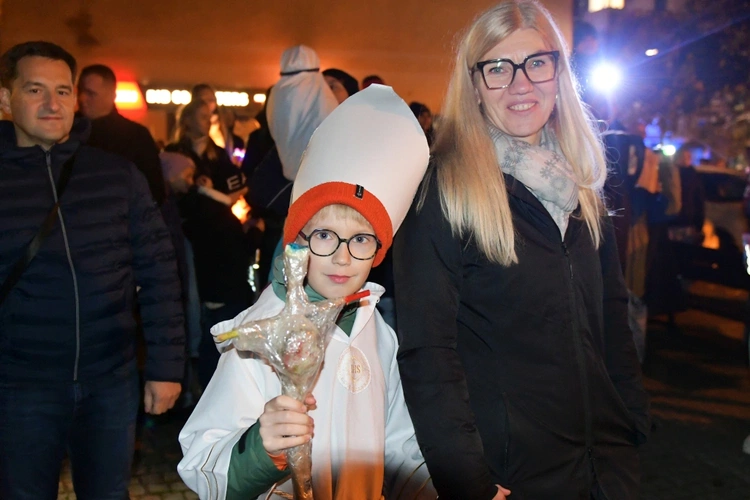 Korowód ze śiętymi na ulicach Świebodzina