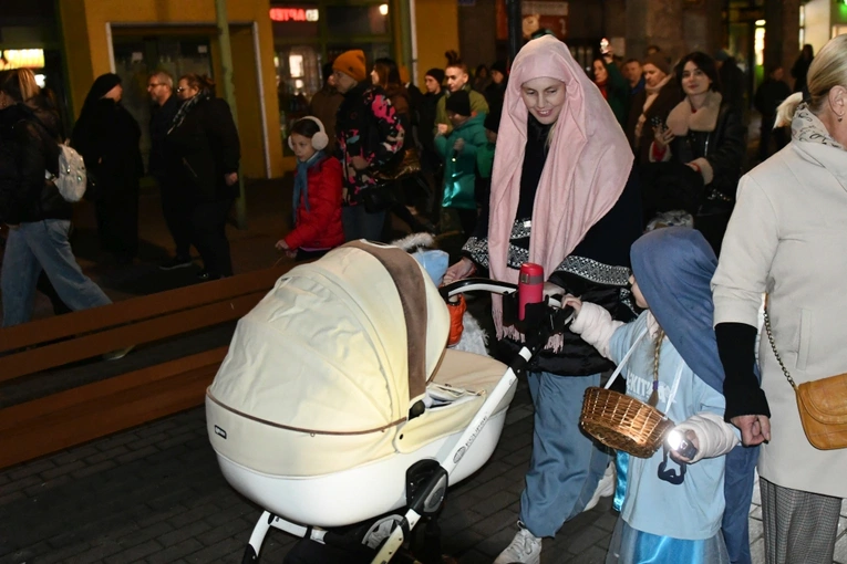 Korowód ze śiętymi na ulicach Świebodzina