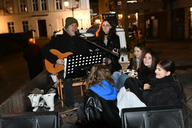 Korowód ze śiętymi na ulicach Świebodzina