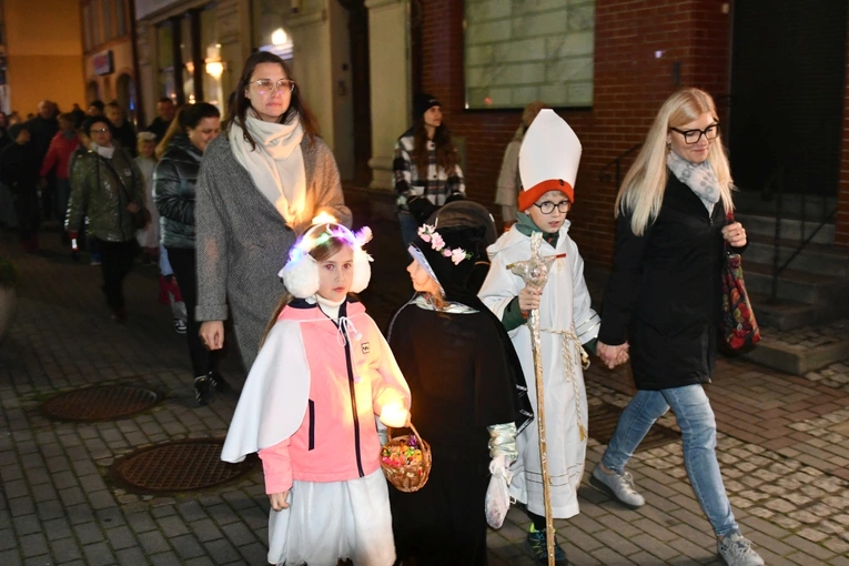 Korowód ze śiętymi na ulicach Świebodzina