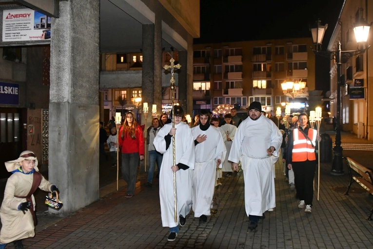 Korowód ze śiętymi na ulicach Świebodzina