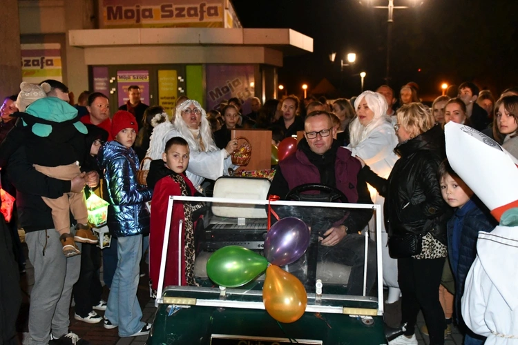 Korowód ze śiętymi na ulicach Świebodzina