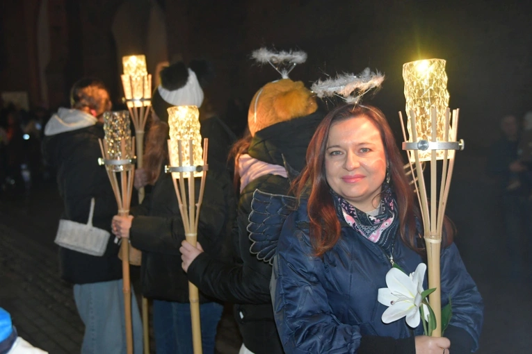 Korowód ze śiętymi na ulicach Świebodzina