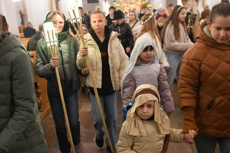 Korowód ze śiętymi na ulicach Świebodzina