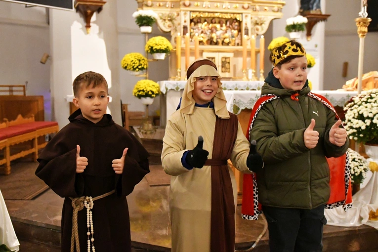 Korowód ze śiętymi na ulicach Świebodzina