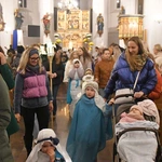 Korowód ze śiętymi na ulicach Świebodzina