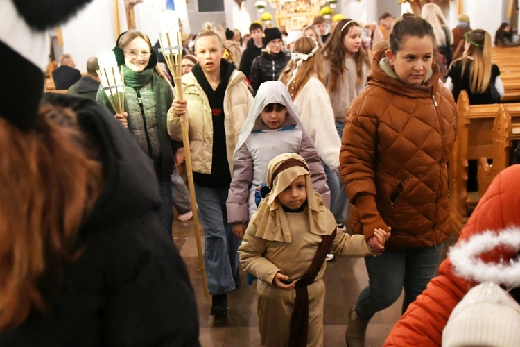 Korowód ze śiętymi na ulicach Świebodzina