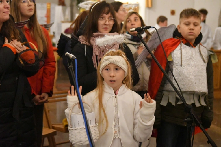 Korowód ze śiętymi na ulicach Świebodzina
