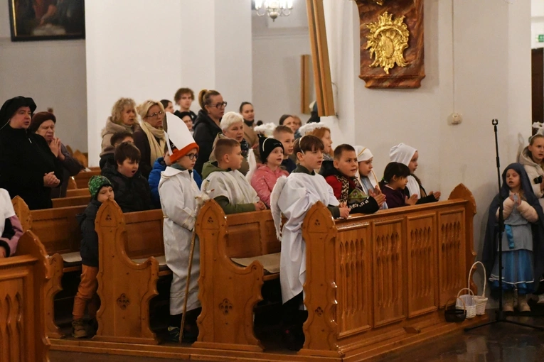 Korowód ze śiętymi na ulicach Świebodzina