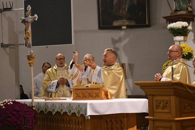 Korowód ze śiętymi na ulicach Świebodzina
