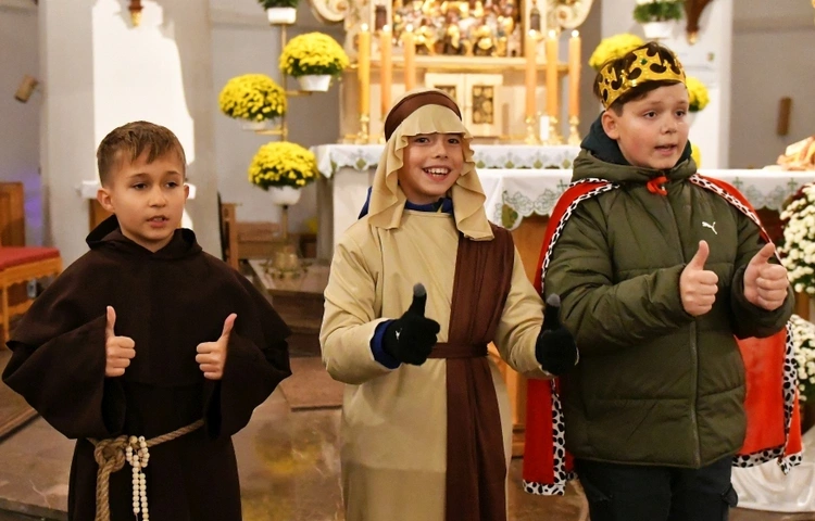 Korowód ze śiętymi na ulicach Świebodzina