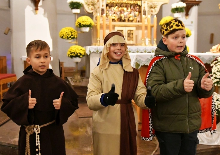 Korowód ze śiętymi na ulicach Świebodzina